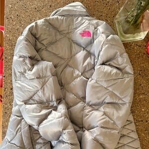 The North face medium weight jacket. Youth XL. LIKE NEW